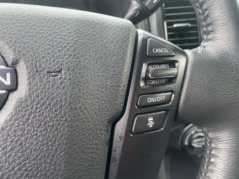 Used 2024 Nissan Titan SV w/ SV Convenience Package image 18