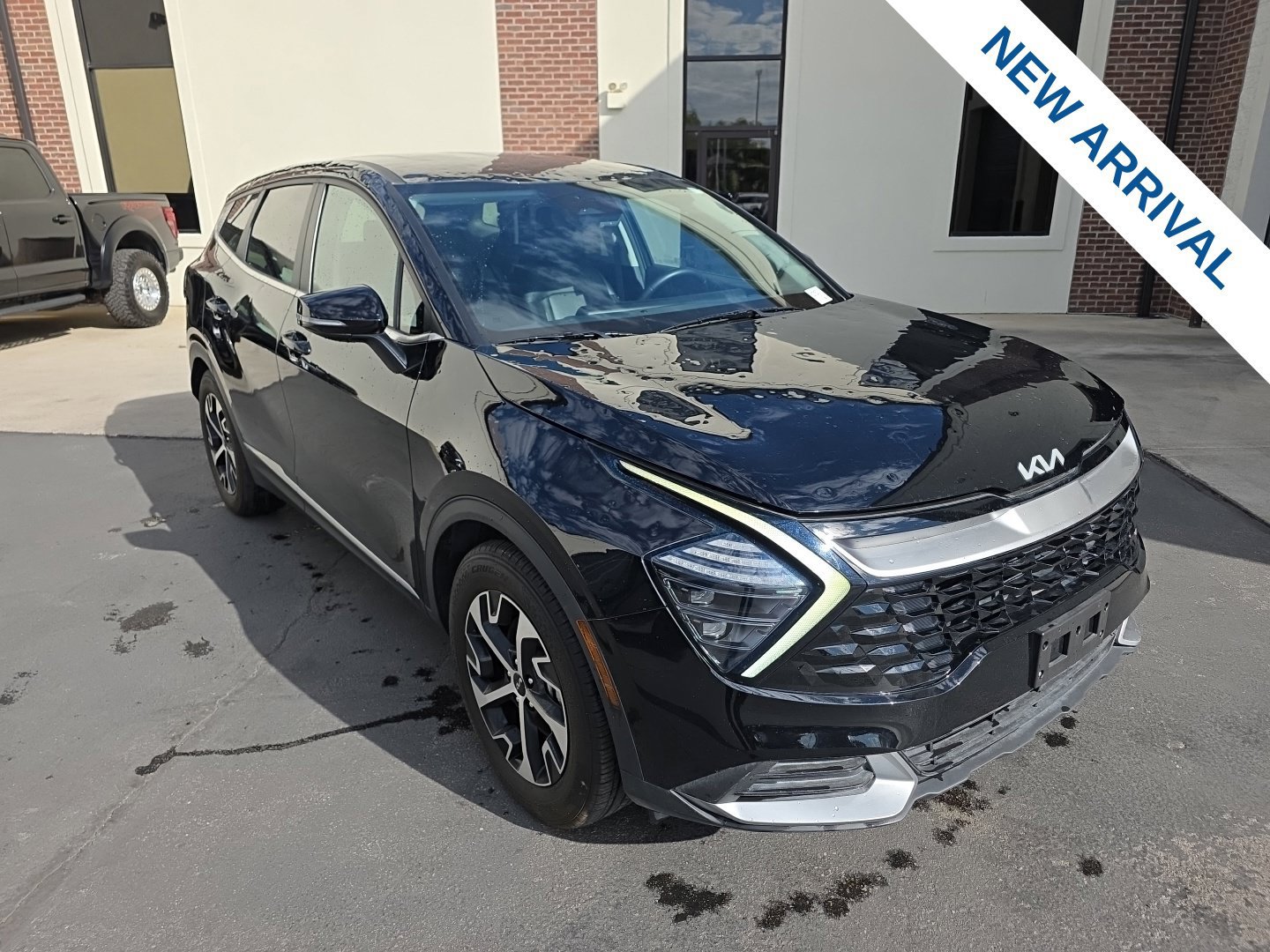 Used 2024 Kia Sportage EX FWD image 1
