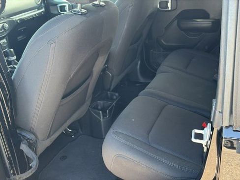 Used 2022 Jeep Wrangler Unlimited Sport image 23