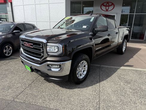 Used 2019 GMC Sierra 1500 SLE w/ SLE Value Package AWD/4WD image 2