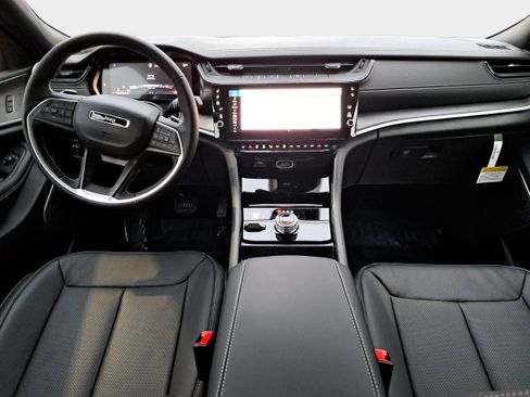 New 2026 Jeep Grand Cherokee Limited Reserve image 9