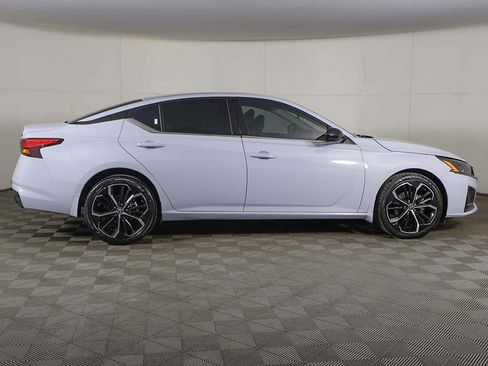 Used 2024 Nissan Altima 2.5 SR w/ SR Premium Package image 18