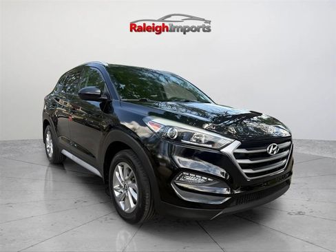 Used 2017 Hyundai Tucson SE AWD/4WD image 2