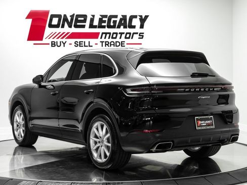 Used 2024 Porsche Cayenne AWD/4WD image 14