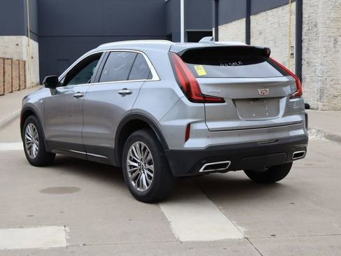 Used 2025 Cadillac XT4 Premium Luxury FWD image 3