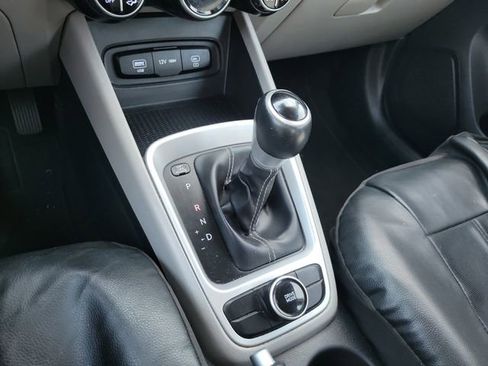 Used 2024 Hyundai Venue SEL image 21