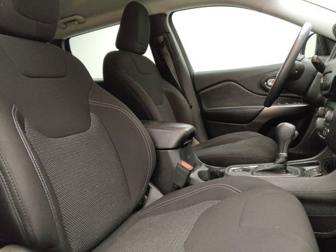 Used 2020 Jeep Cherokee Latitude FWD image 21