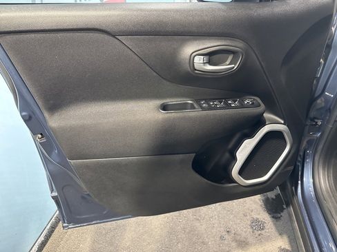 Used 2021 Jeep Renegade Latitude image 32