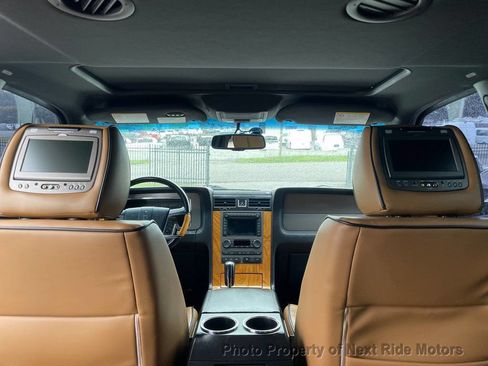 Used 2013 Lincoln Navigator 2WD image 28