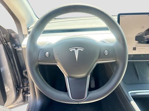 Used 2025 Tesla Model Y Long Range RWD image 11