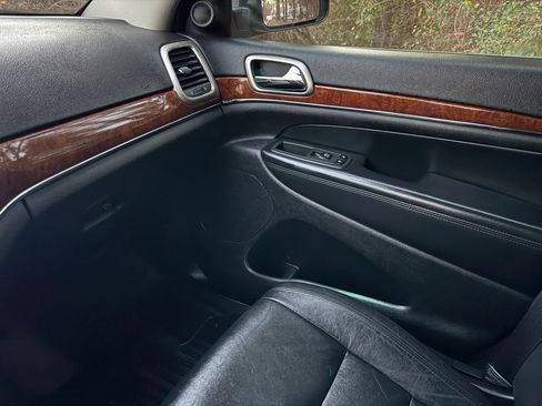 Used 2012 Jeep Grand Cherokee Limited image 23