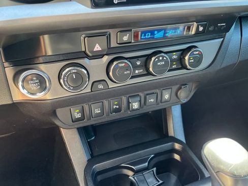 Used 2021 Toyota Tacoma TRD Sport w/ TRD Premium Sport Package AWD/4WD image 27