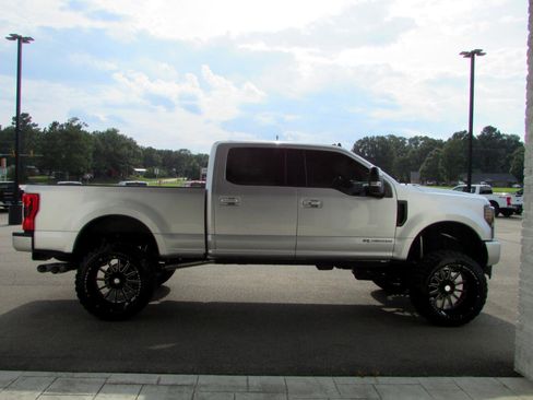 Used 2019 Ford F250 Lariat w/ Lariat Ultimate Package image 4