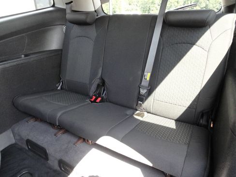 Used 2011 Chevrolet Traverse LT w/ Personal Connectivity Package FWD image 12