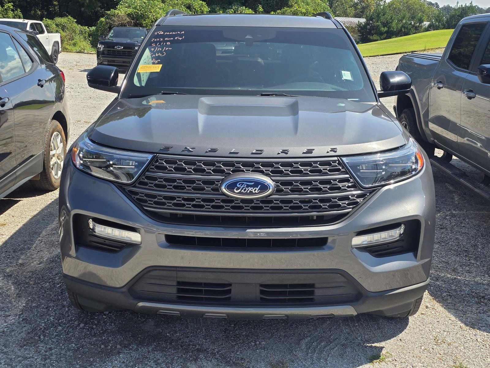 Used 2023 Ford Explorer XLT w/ Equipment Group 202A AWD/4WD image 2