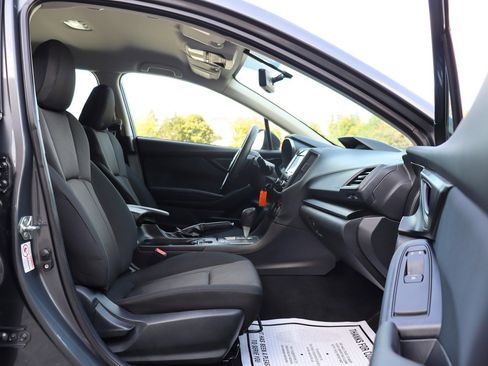 Used 2018 Subaru Impreza 2.0i Premium image 16