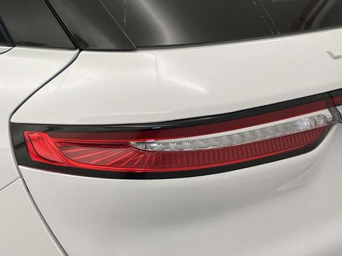 Used 2021 Lincoln Corsair AWD w/ Premium Package image 16