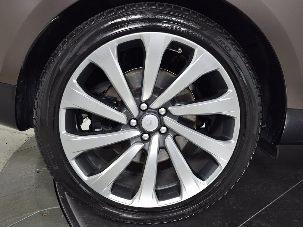 Used 2023 Land Rover Range Rover SE AWD/4WD image 12