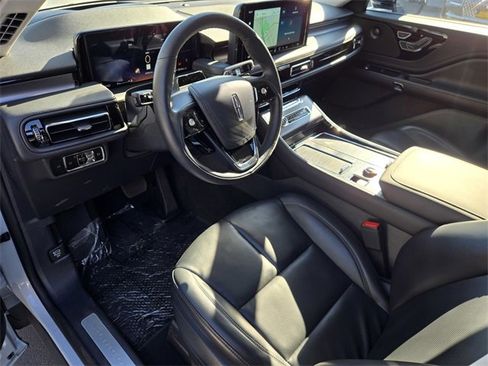 New 2025 Lincoln Aviator AWD w/ Equipment Group 101A image 11
