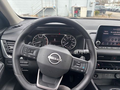 Used 2025 Nissan Rogue SV image 34