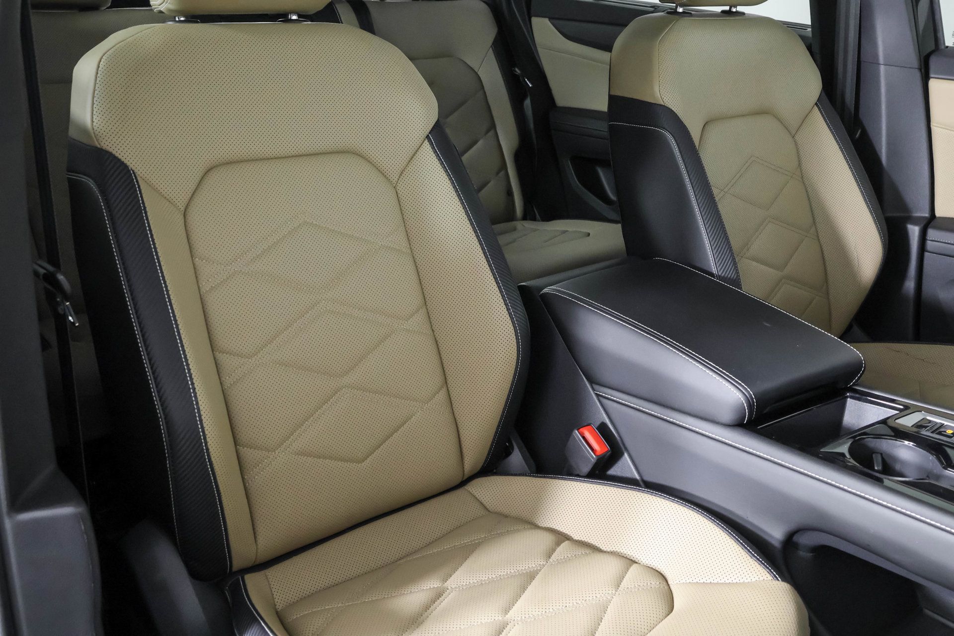 Used 2024 Volkswagen Atlas Cross Sport SE w/ Panoramic Sunroof Package AWD/4WD image 46