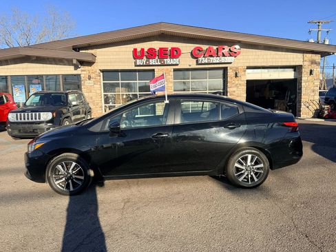 Used 2021 Nissan Versa SV image 1