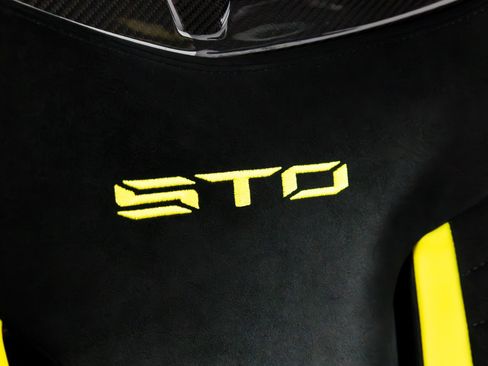 Used 2022 Lamborghini Huracan STO image 35