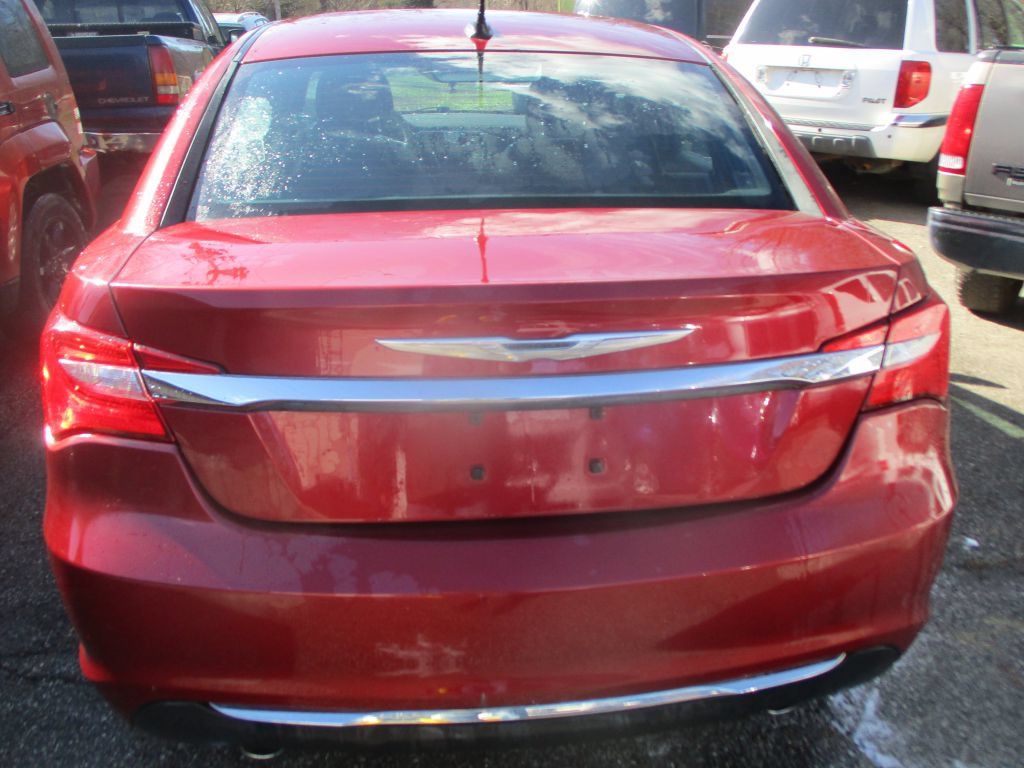 Used 2013 Chrysler 200 Limited FWD image 6