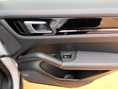 Used 2020 Porsche Cayenne image 23
