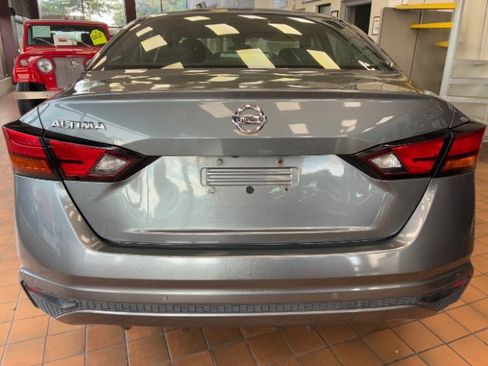 Used 2021 Nissan Altima 2.5 S w/ Driver Assist Package FWD image 9