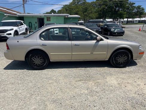 Used 1996 Nissan Maxima SE FWD image 9