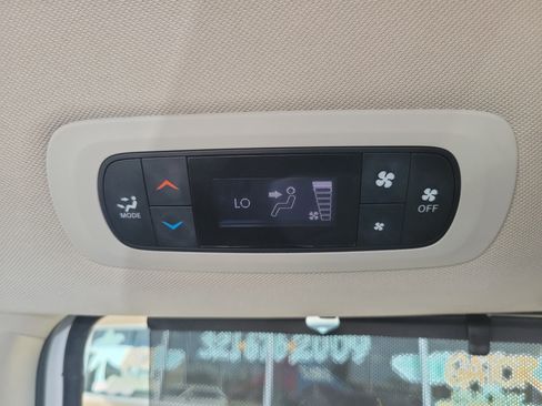 Used 2021 Chrysler Voyager Lxi image 7