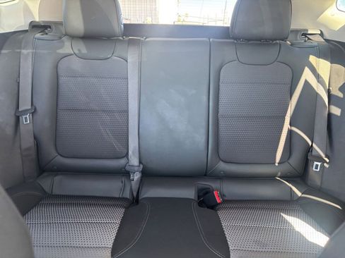 Used 2025 Chevrolet Trax LT image 36