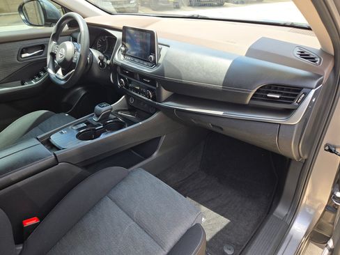 Used 2023 Nissan Rogue SV FWD image 28