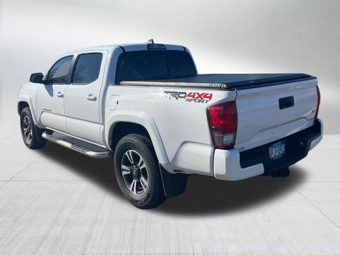 Used 2017 Toyota Tacoma TRD Sport w/ Tow Package (A/T) image 4