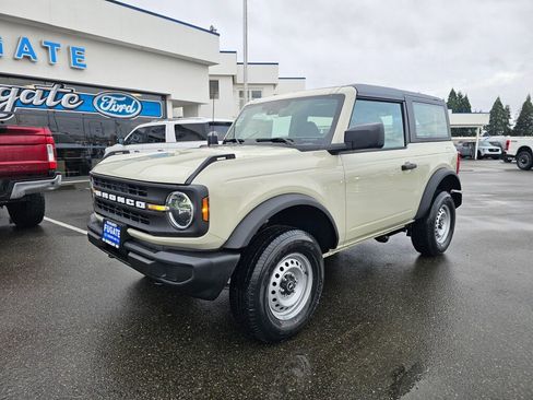 New 2025 Ford Bronco Base image 2