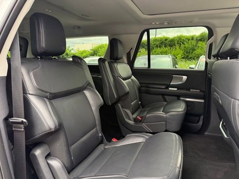 Used 2025 Ford Expedition Max Platinum AWD/4WD image 26