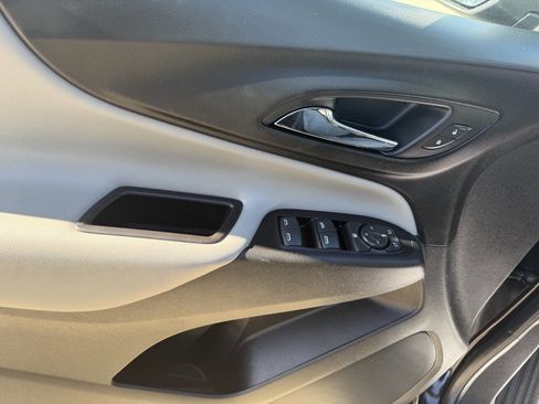 Used 2019 Chevrolet Equinox LT image 16