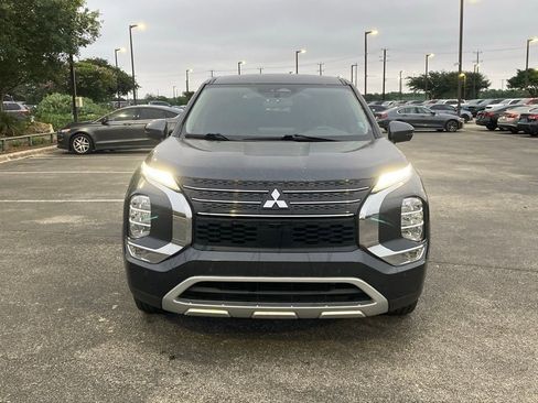 Used 2024 Mitsubishi Outlander SE FWD image 2