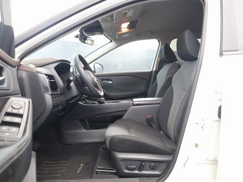 Used 2023 Nissan Rogue SV image 11