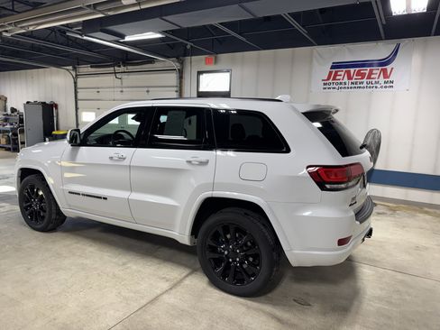 Used 2022 Jeep Grand Cherokee Laredo X image 6