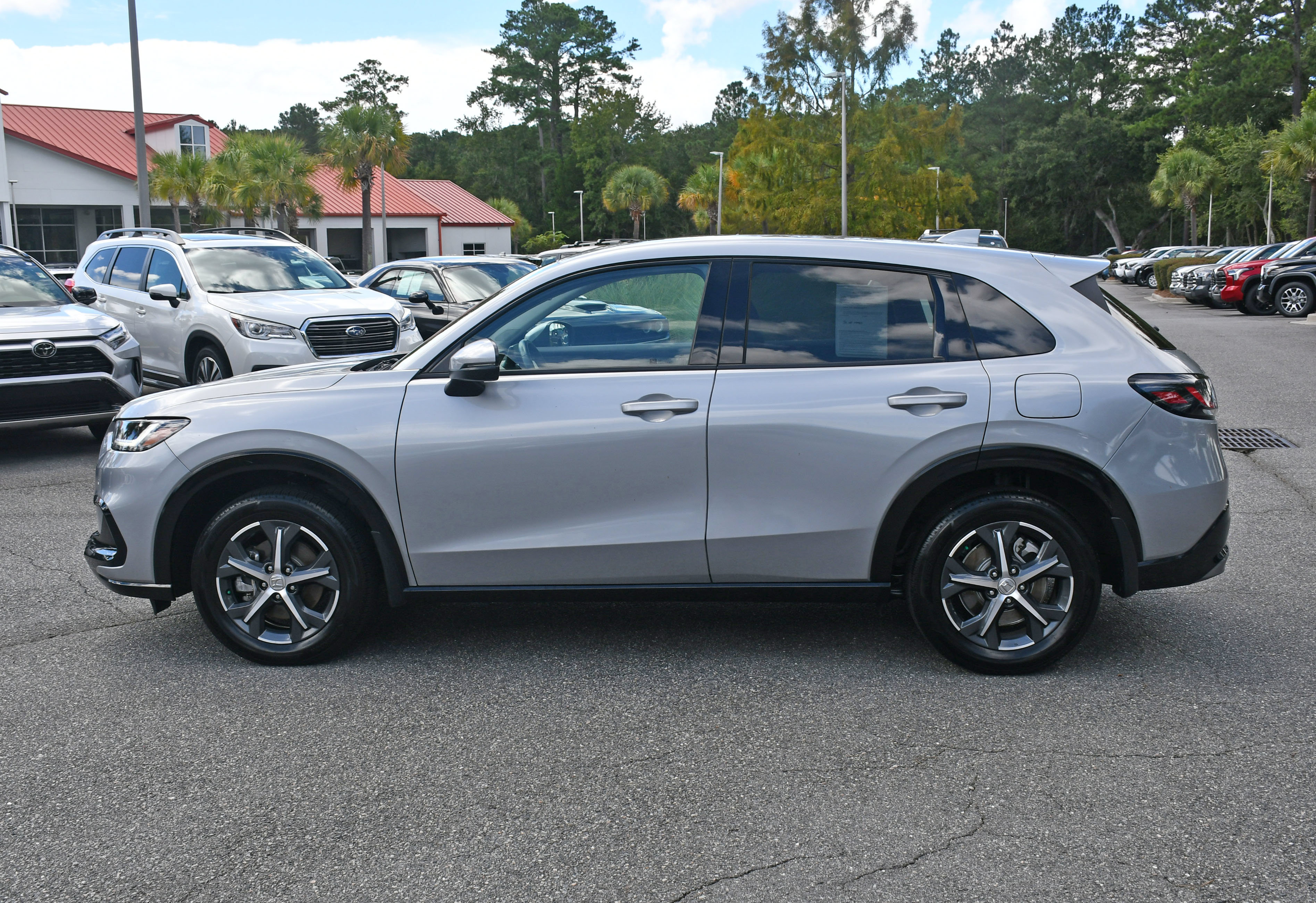 Used 2025 Honda HR-V EX-L image 2