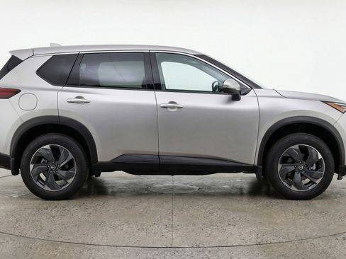 Used 2025 Nissan Rogue SV image 11