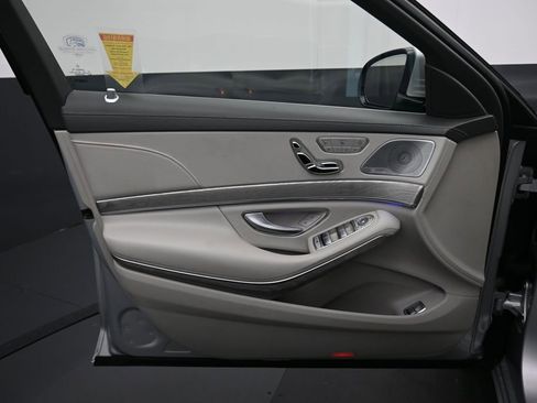 Used 2016 Mercedes-Benz S 550 4MATIC Sedan w/ Premium Package image 9