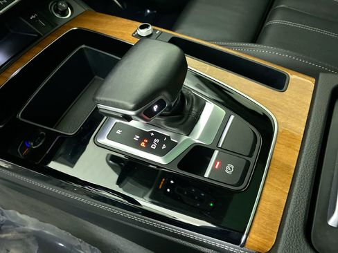 Used 2021 Audi Q5 Prestige w/ Prestige Package image 17