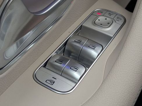 Used 2025 Mercedes-Benz GLS 450 4MATIC image 27