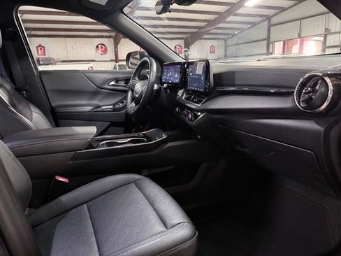 Used 2025 Chevrolet Equinox LT w/ Convenience Package II FWD image 14