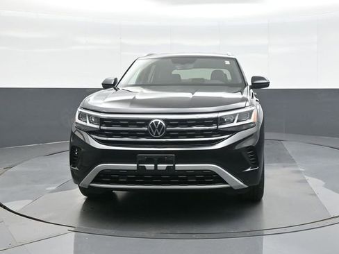 Used 2023 Volkswagen Atlas Cross Sport SE AWD/4WD image 2