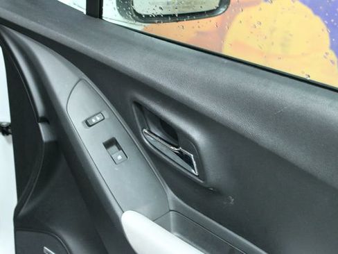 Used 2017 Chevrolet Trax LT w/ Sun & Sound Package FWD image 9