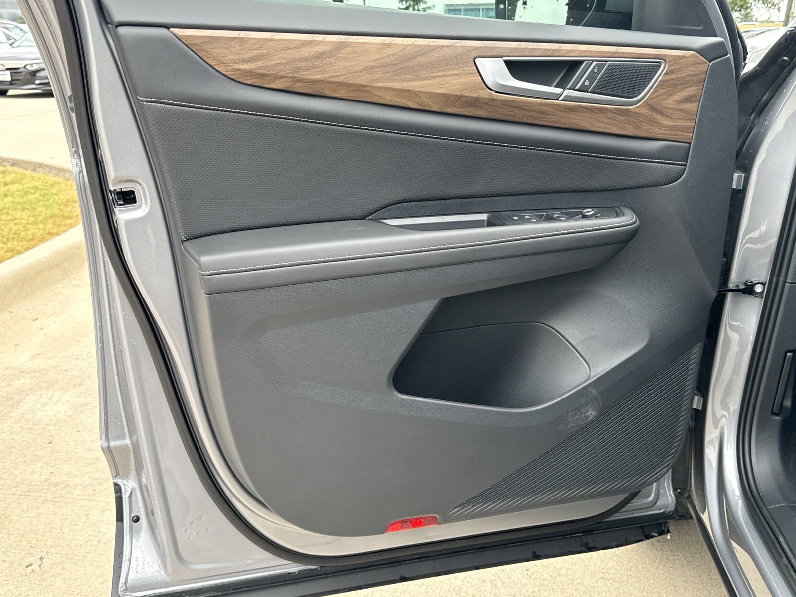 Certified 2026 Volkswagen Atlas SE FWD image 36